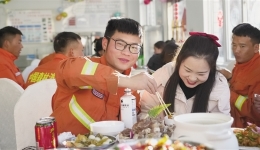 你守护万家灯火 我在背后守护你——“消防嫂”的别样春节