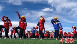 东西问丨白玛措：寄宿制学校何以适合西藏教育发展？