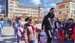 站好“护学岗”拉萨公安全力守护开学安全