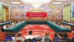 西藏代表团举行全体会议 洛桑江村参加 王君正讲话 严金海主持