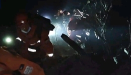 救援力量三路并进 阻击甘孜雅江森林大火