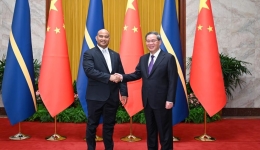 Chinese premier meets Nauruan president
