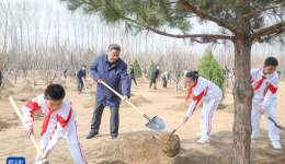 习近平在参加首都义务植树活动时强调 全民植树增绿 共建美丽中国