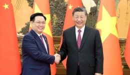Xi meets National Assembly of Vietnam chairman, urges strong sense of community with shared future