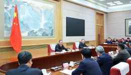 Chinese premier chairs meeting to solicit opinions on economic work