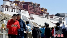 西藏拉萨：旅游市场迎旺季