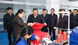 Chinese premier stresses consolidating achievements in poverty alleviation
