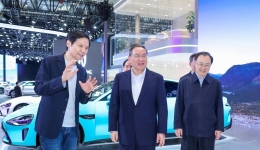 Chinese premier stresses developing intelligent connected NEVs