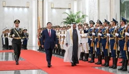 Xi holds talks with UAE president