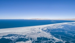Multinational team researches climate change in world's highest saltwater lake