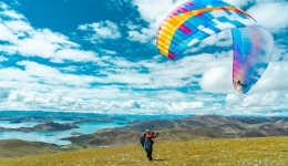 Soaring above Xizang: Journey of a paragliding pioneer
