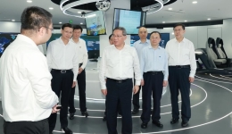 Chinese premier urges digital transformation of manufacturing sector