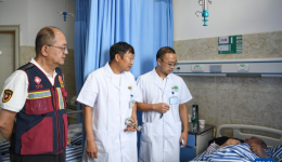 救治四川汉源山洪泥石流灾害伤员