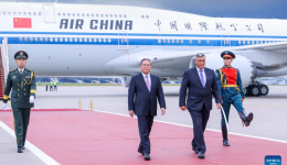 Chinese premier in Moscow to promote ties