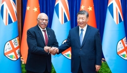 Xi meets Fijian PM in Beijing, pledging to strengthen development cooperation