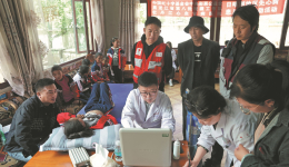 Visiting medical experts lift Xizang healthcare standards