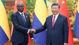 (FOCAC) Xi meets Gabonese president