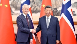 Xi meets Norwegian prime minister