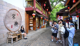 Chinese enjoy three-day holiday for Mid-Autumn Festival