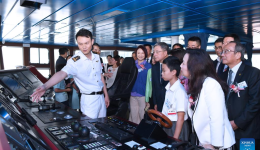 China's manned deep-sea submersible Jiaolong arrives in Hong Kong for 1st time