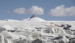 Scientists extract longest ice core in Xizang