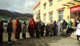 Medical Team from Beijing Brings Health and Warmth to People in Aba County!