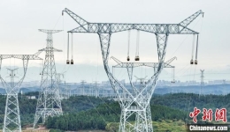 四川阿坝至成都东特高压工程首个区段放线完成