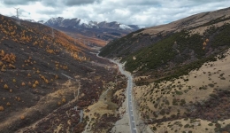 Sichuan-Xizang highway links plateau region and inland area in SW China