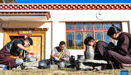 Tibetan craftsmen on western Sichuan plateau