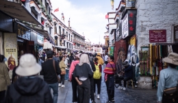 A delicious blend: Why are there so many Sichuan restaurants in Xizang? Fusion of history, tradition, and spicy flavors reflects deep bond between the Han and Tibetans