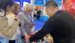 རང་རྒྱལ་གྱིས་མ་འོངས་པའི་ལོ་གསུམ་ནང་ཕྱི་རྒྱལ་གྱི་ཀྲུང་ལུགས་གསོ་རིག་གི་ཤེས་ལྡན་མི་སྣ1300གསོ་སྦྱོང་བྱ་རྩིས་ཡོད་པ།