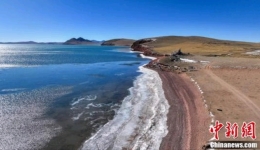 青藏铁路沿线上风光最美的一段——西藏安多错那湖