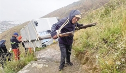 守山人扎西曲培：十二载守护南山公园 见证荒山变绿林