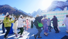 毕棚沟迎来年内第100万名游客 理县拉满冬游氛围