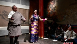 西藏拉萨古建筑上演非遗展演