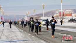 中国冷极马拉松热情开跑