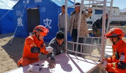Xinhua Headlines: In bitter cold, rescuers race against time to tackle aftermath of Xizang quake