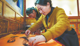 Sichuan's Tibetans cashing in on crafts