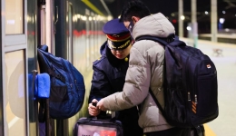 Trains from Qinghai-Xizang Plateau carry herders to fresh horizons