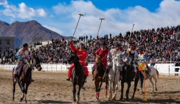 InXizang | An equestrian show heats up festive mood for Tibetan New Year