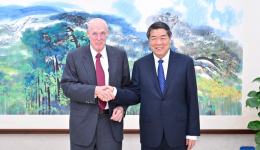 Senior Chinese official, former U.S. treasury secretary exchange views on China-U.S. economic, trade relations