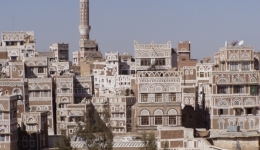 美军持续对也门多地空袭已致257人死伤