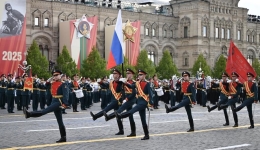 Xinhua Headlines: Xi reaffirms China's commitment to friendly cooperation, international equity