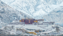 Dalai Lama clique up to its tricks again