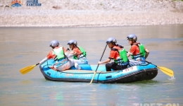Drifting and Outdoor Exploration Event Held in Nyemo, Xizang