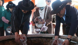 青海省刚察县：放流100万尾青海湖裸鲤鱼苗