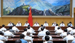 Chinese premier urges efforts to meet annual development goals