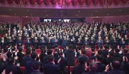 习近平观看庆祝西藏自治区成立60周年文艺晚会《雪域欢歌》