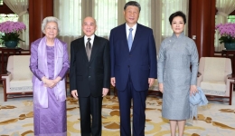 Xi and his wife meet Cambodian King, Queen Mother