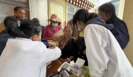 2025“同心·共铸中国心”志愿者医疗团队在甘孜州道孚县开展公益义诊活动